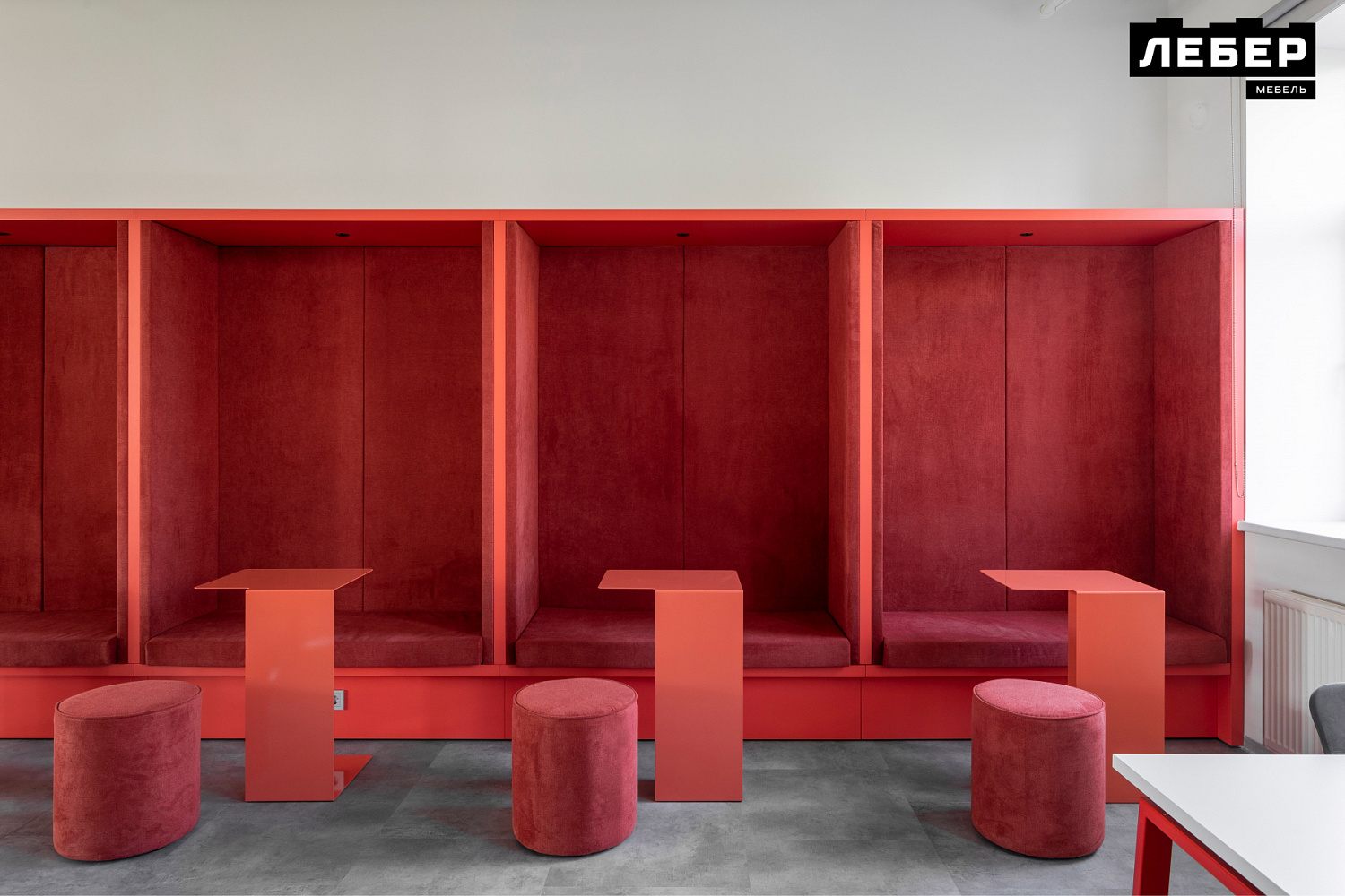 Металлические столы для офиса Росбанка